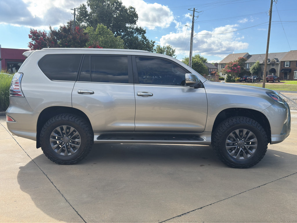 Used 2022 Lexus GX 460 Premium w/ Premium Plus Package AWD/4WD image 2