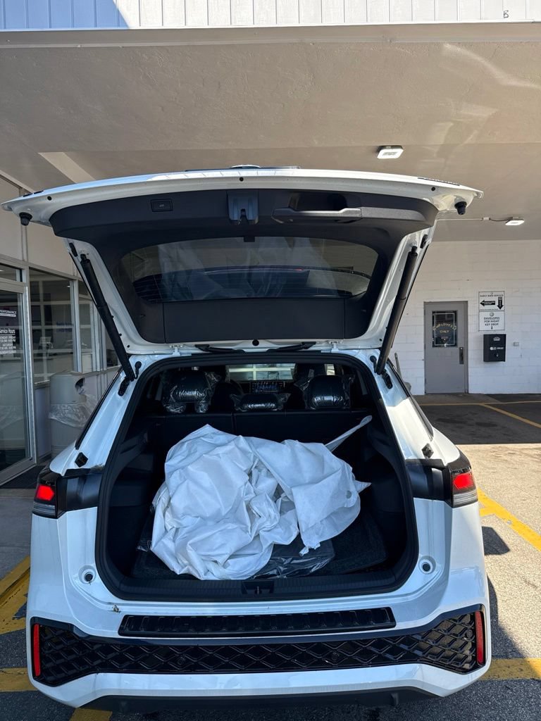 New 2026 Volkswagen Tiguan SE R-Line AWD/4WD image 11