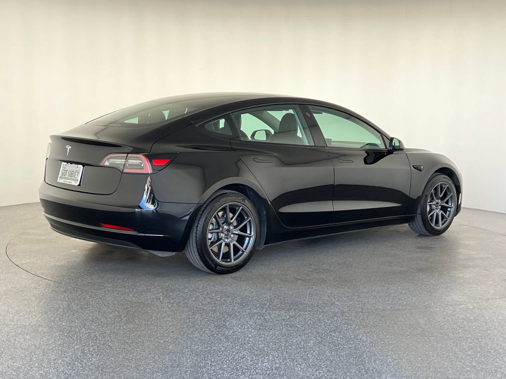 Used 2023 Tesla Model 3 Standard Range image 3