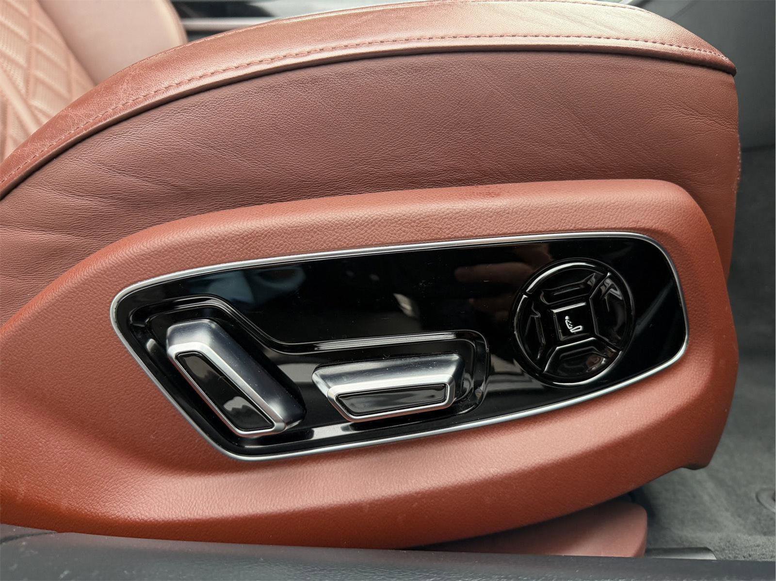 Used 2020 Audi S8 L w/ S8 Executive Package image 32