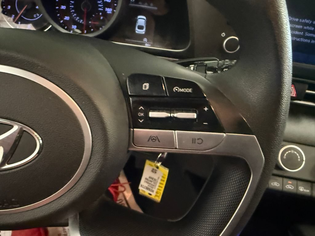 Used 2022 Hyundai Elantra SE FWD image 31
