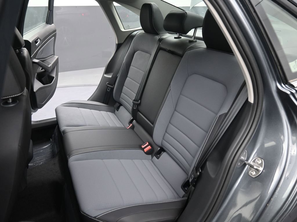 Used 2025 Volkswagen Jetta SE image 44