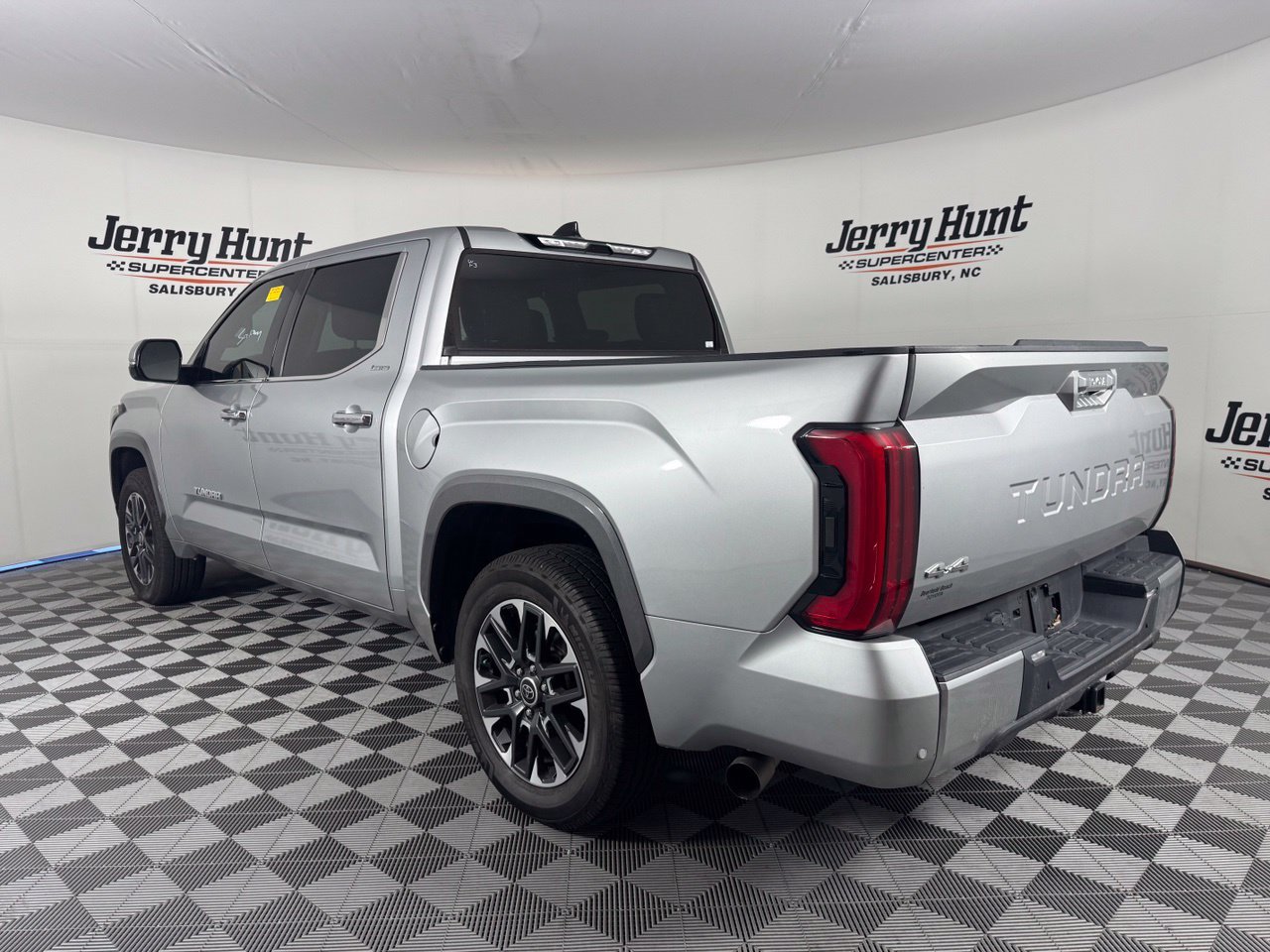 Used 2023 Toyota Tundra Limited w/ Power Package AWD/4WD image 9