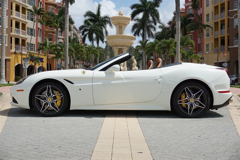 Used 2017 Ferrari California T RWD image 5