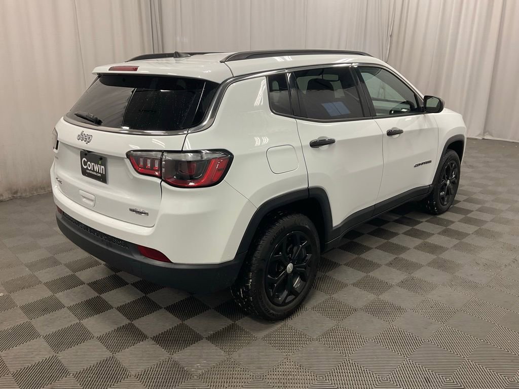 Used 2024 Jeep Compass Latitude image 3