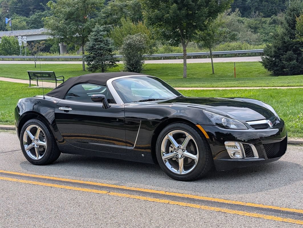 Used 2009 Saturn Sky Red Line RWD image 5
