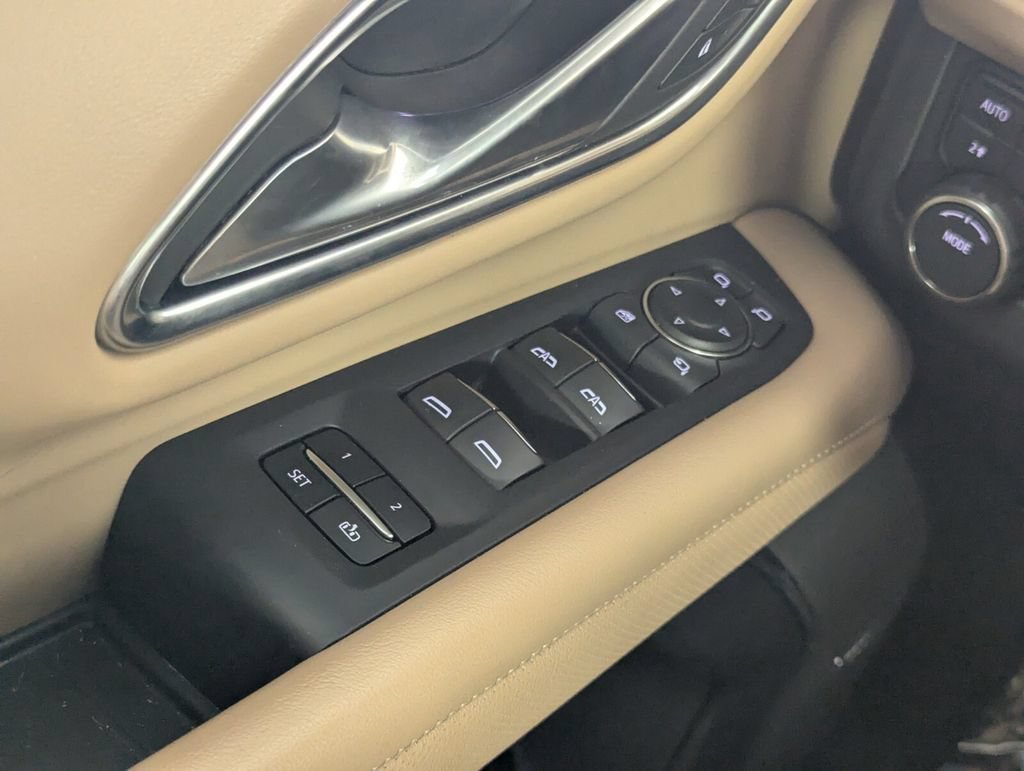 Used 2024 Chevrolet Tahoe Premier AWD/4WD image 15