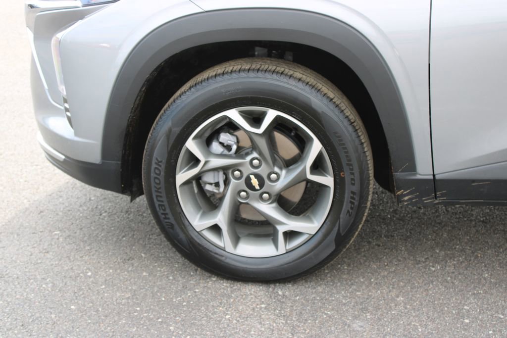Used 2025 Chevrolet Trax LT image 17