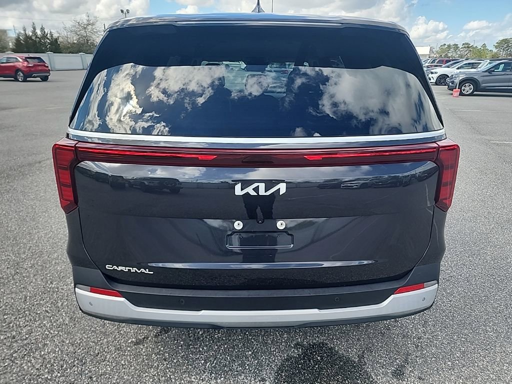 Used 2025 Kia Carnival image 6