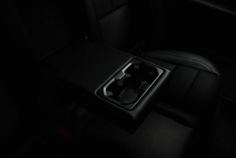 Used 2023 Volvo XC40 B4 Ultimate image 13