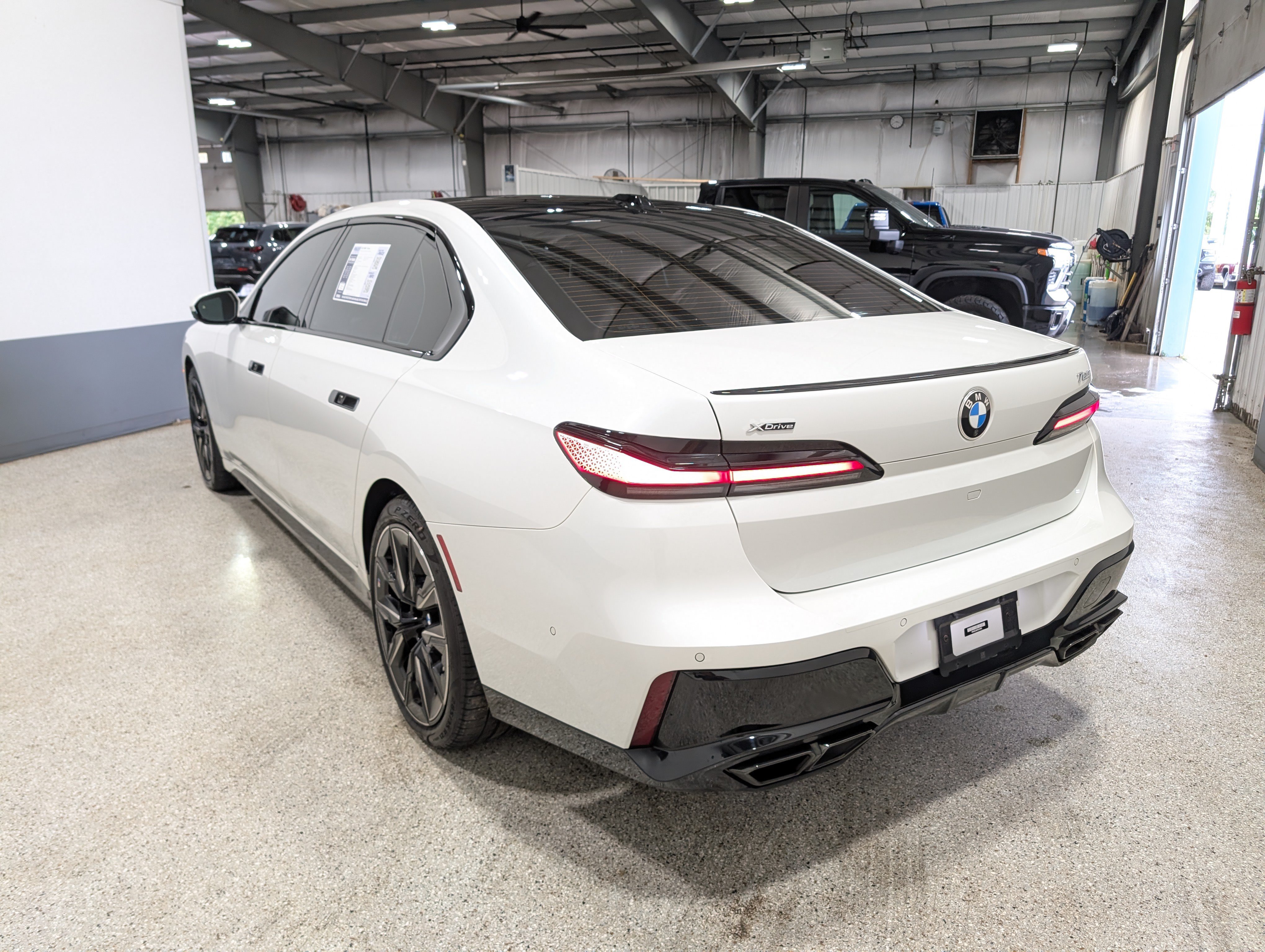 Used 2023 BMW 760i xDrive w/ Executive Package AWD/4WD image 5