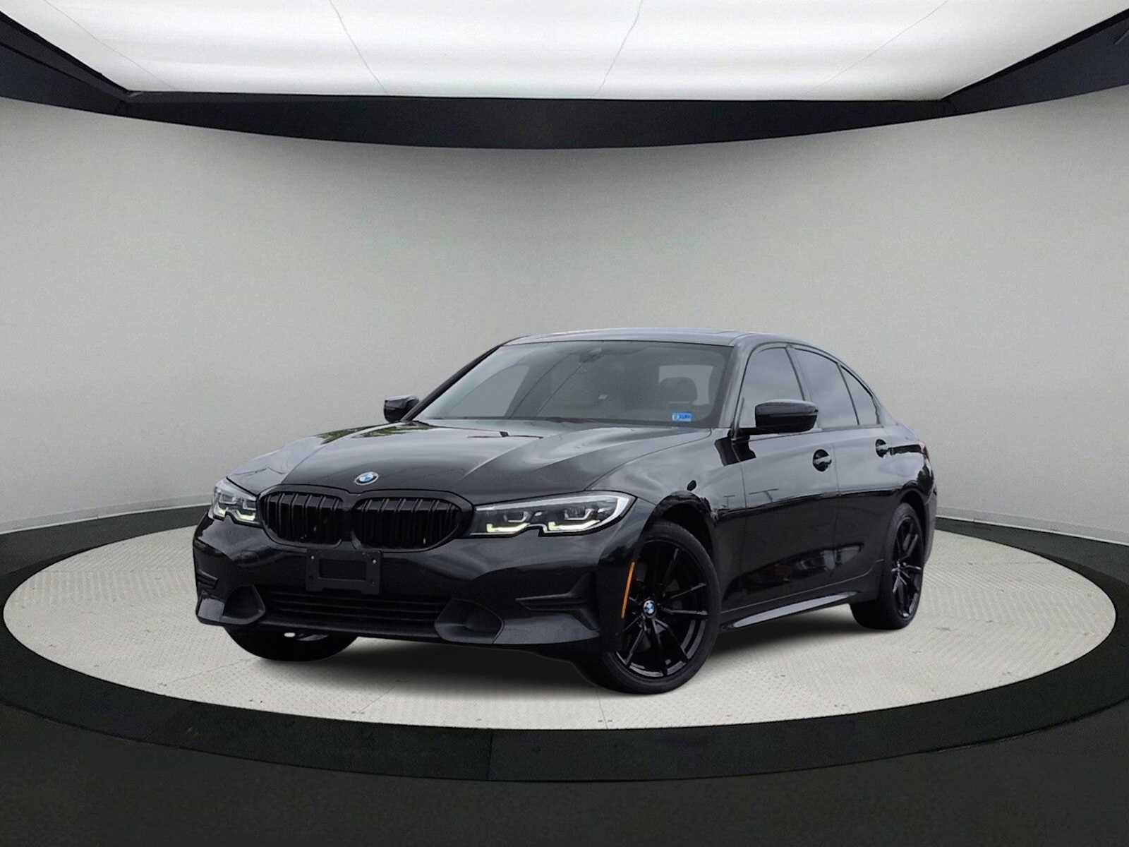 Used 2019 BMW 330i xDrive Sedan w/ Premium Package AWD/4WD image 1