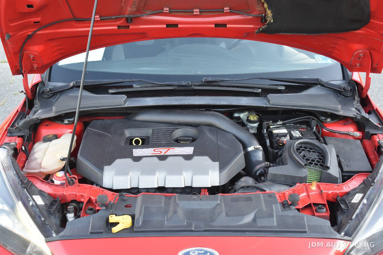 Used 2017 Ford Focus ST FWD image 32