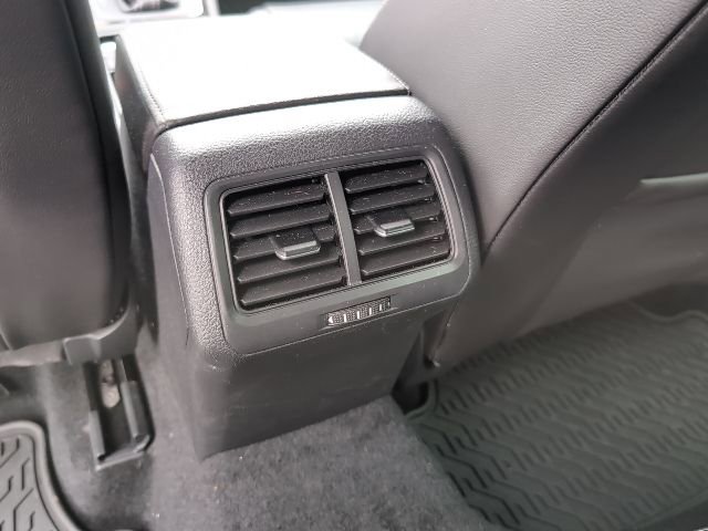 Used 2018 Volkswagen Golf R 4-Door image 25