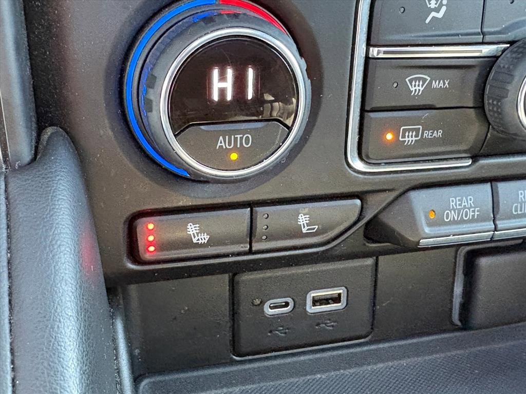 Used 2021 Chevrolet Suburban LT w/ Rear Media and Nav Package image 15