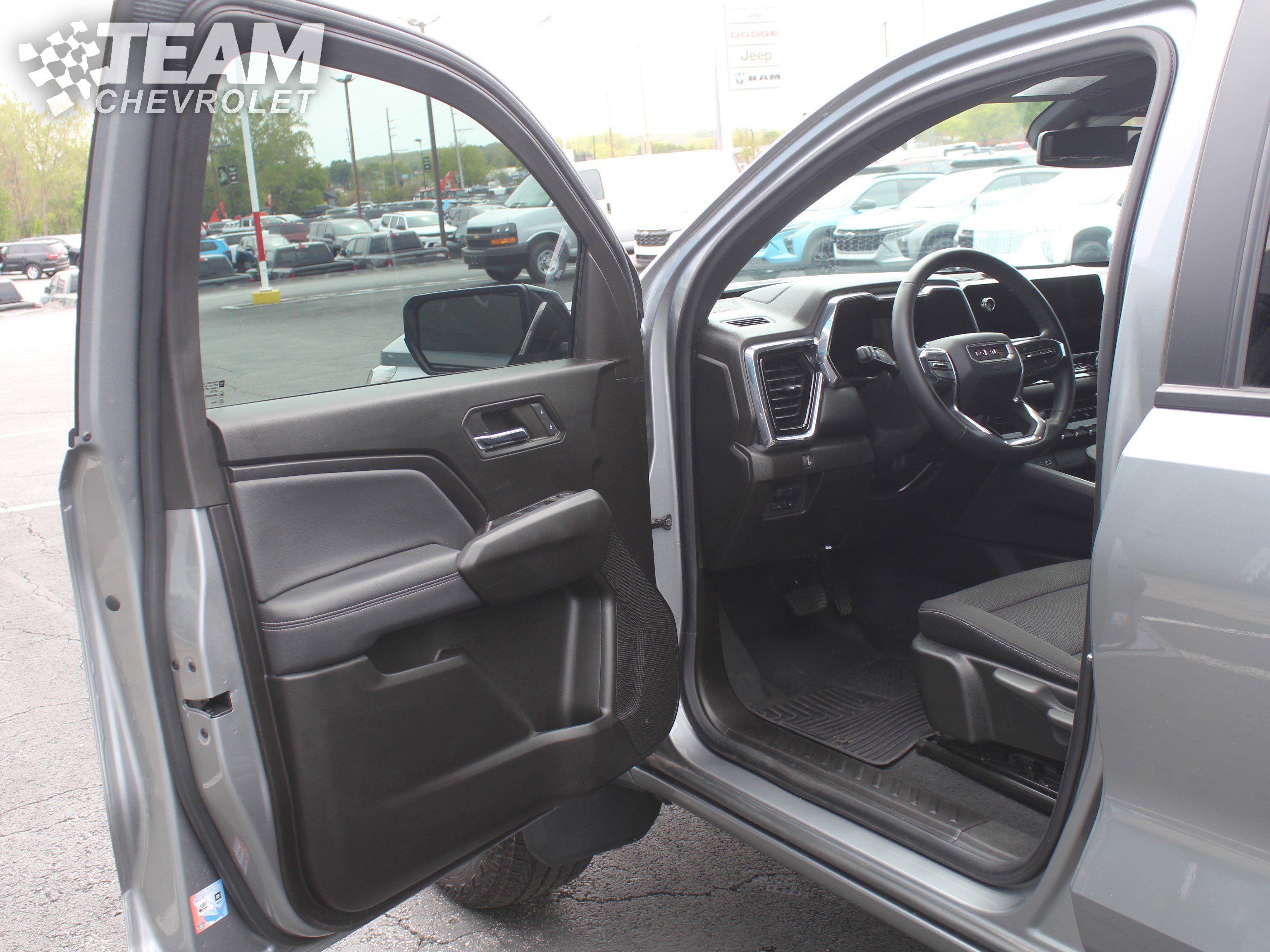 Used 2024 GMC Canyon Elevation w/ Convenience Package RWD image 11