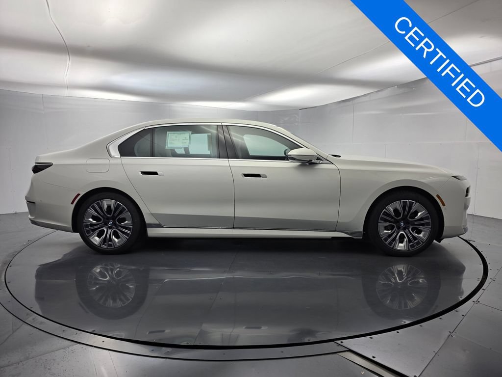 Certified 2023 BMW i7 xDrive60 AWD/4WD video 3