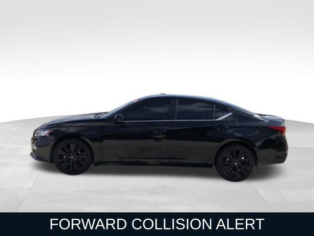 Used 2022 Nissan Altima 2.5 SR w/ Midnight Edition Package image 2