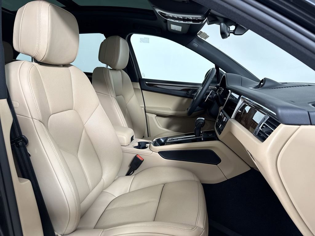 New 2026 Porsche Macan AWD/4WD image 24