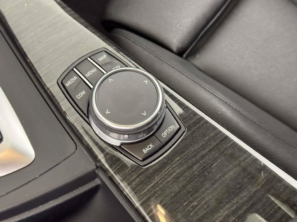 Used 2018 BMW 330i xDrive Sedan AWD/4WD image 31