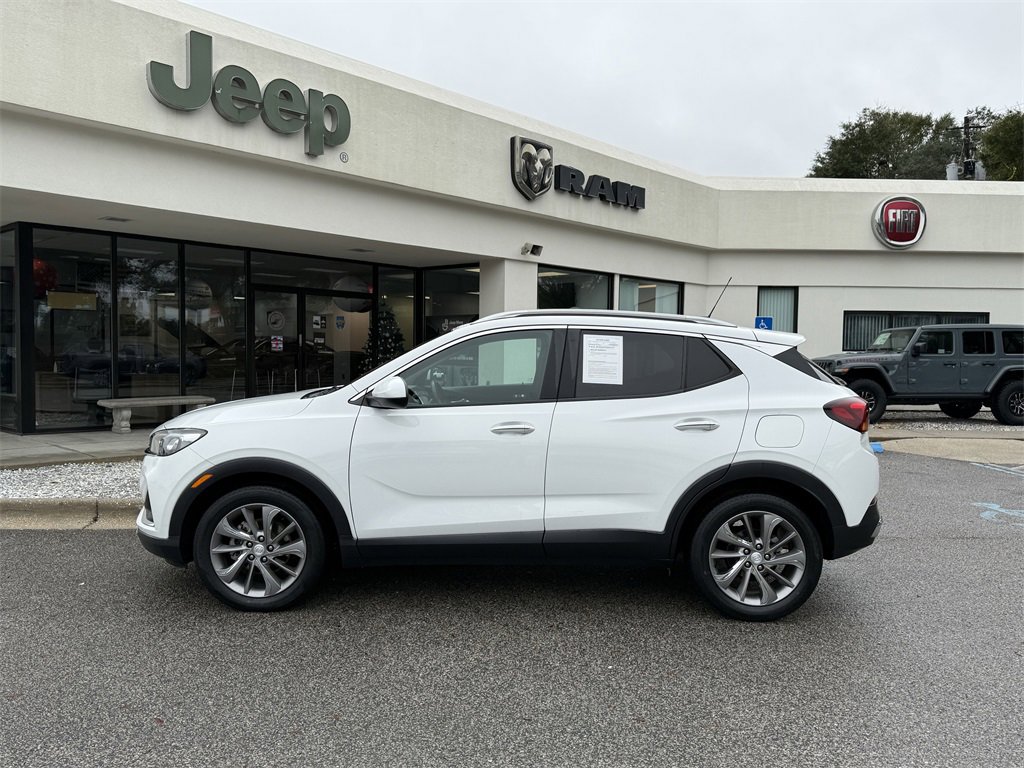 Used 2022 Buick Encore GX Essence w/ Experience Buick Package image 8