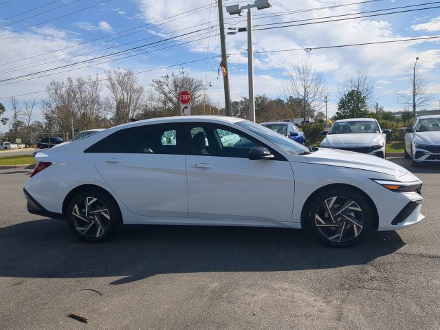 Certified 2025 Hyundai Elantra Sport FWD image 4