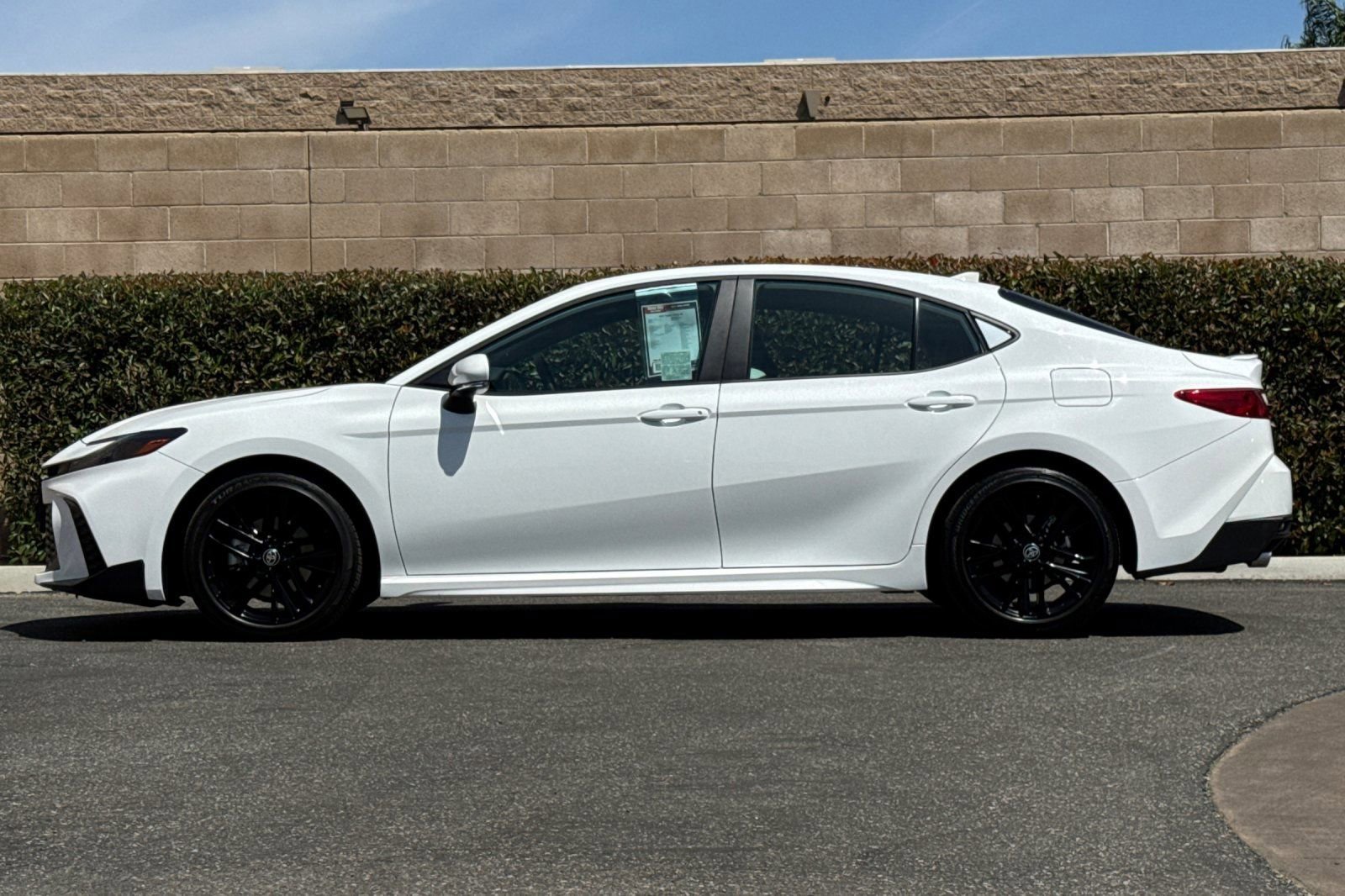 Used 2025 Toyota Camry SE FWD image 7