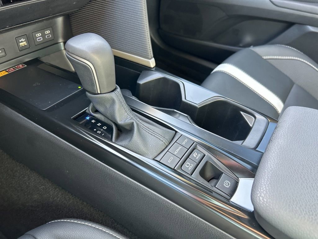 Used 2025 Toyota Camry SE w/ Convenience Package image 36