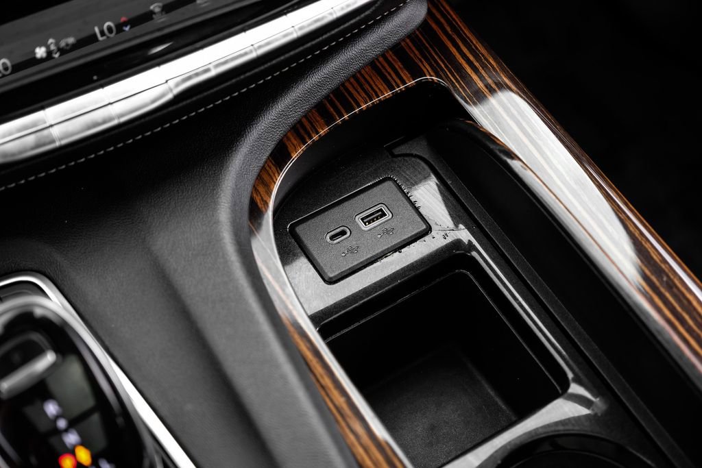 Used 2021 Cadillac Escalade Premium Luxury w/ Driver Assist Tech Package AWD/4WD image 25