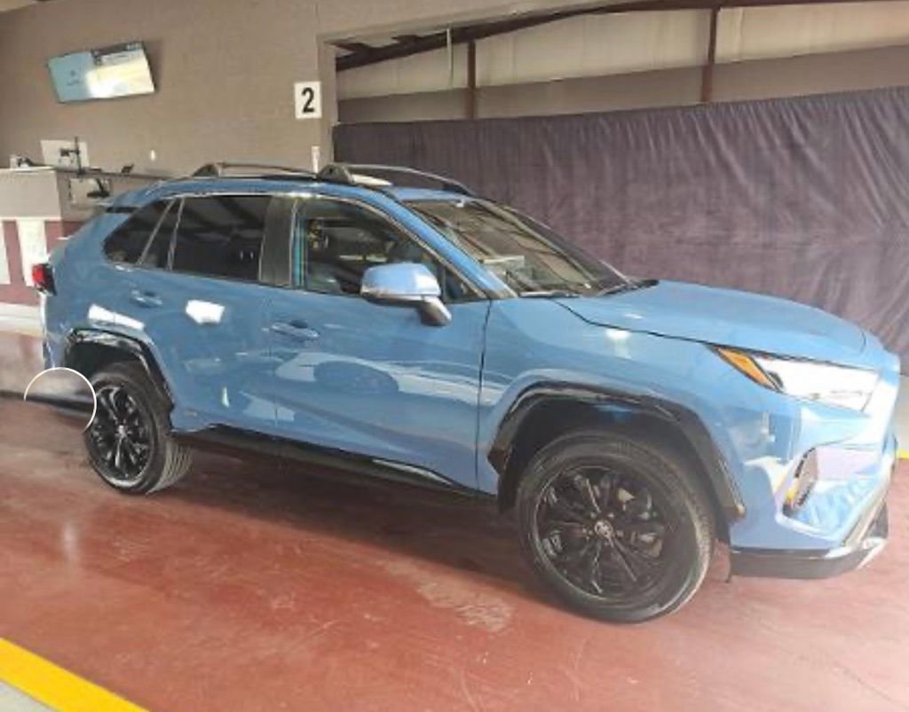 Used 2022 Toyota RAV4 SE w/ Convenience Package image 5