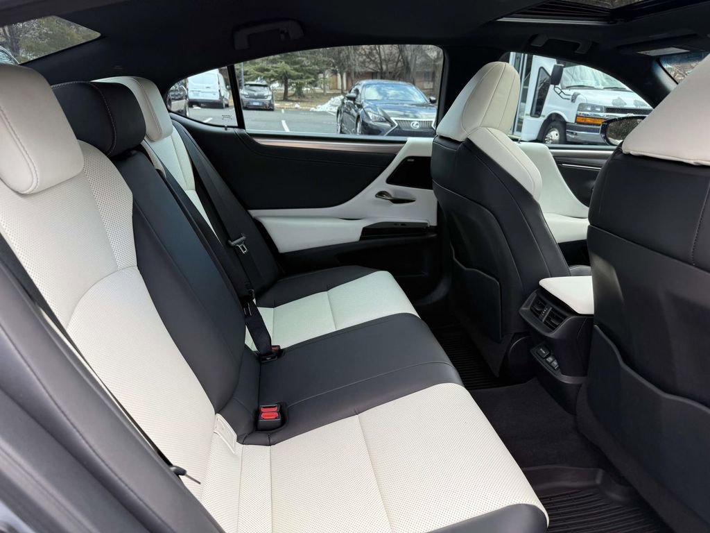 Used 2024 Lexus ES 300h F Sport w/ Accessory Package (Z2) image 17