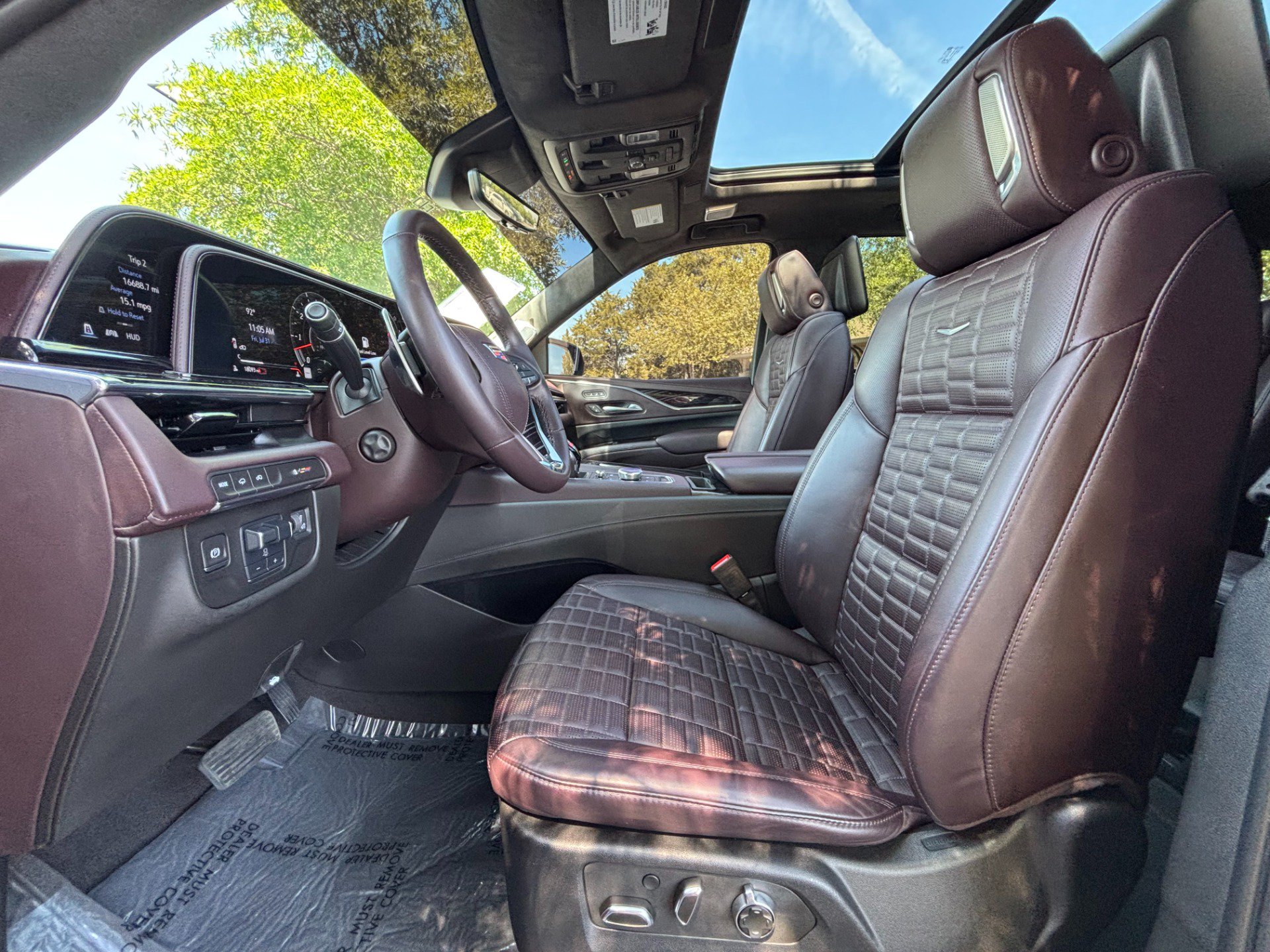 Used 2023 Cadillac Escalade ESV V AWD/4WD image 9