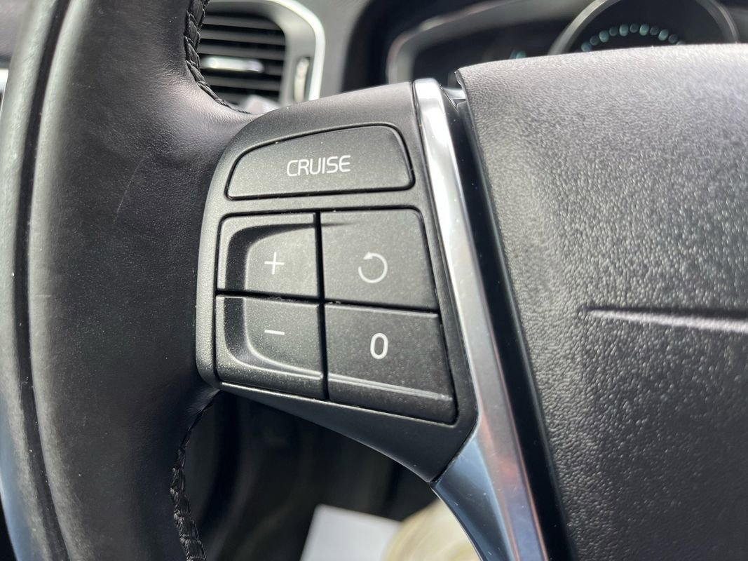 Used 2015 Volvo V60 T5 Platinum image 17