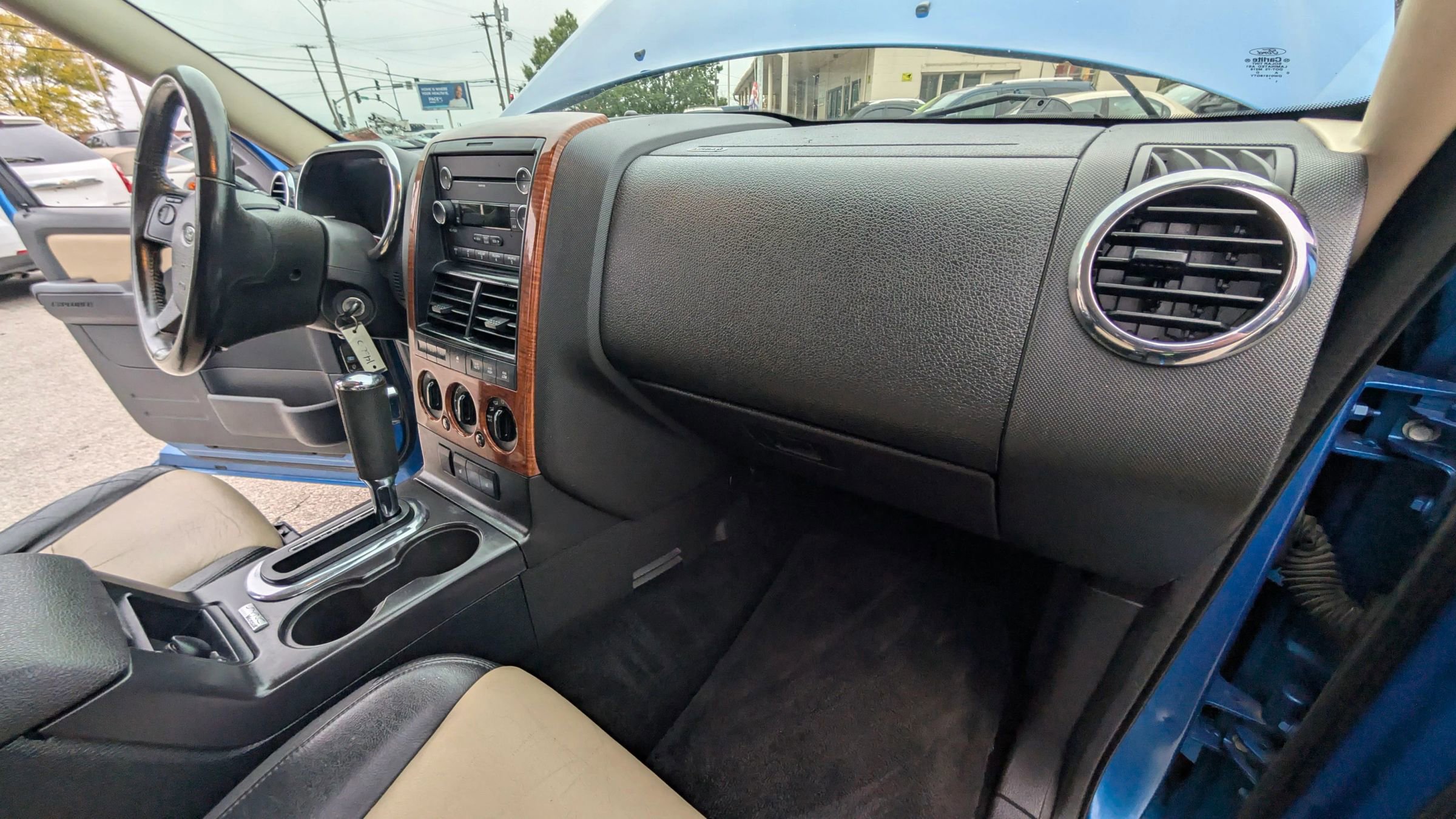 Used 2010 Ford Explorer Eddie Bauer image 17