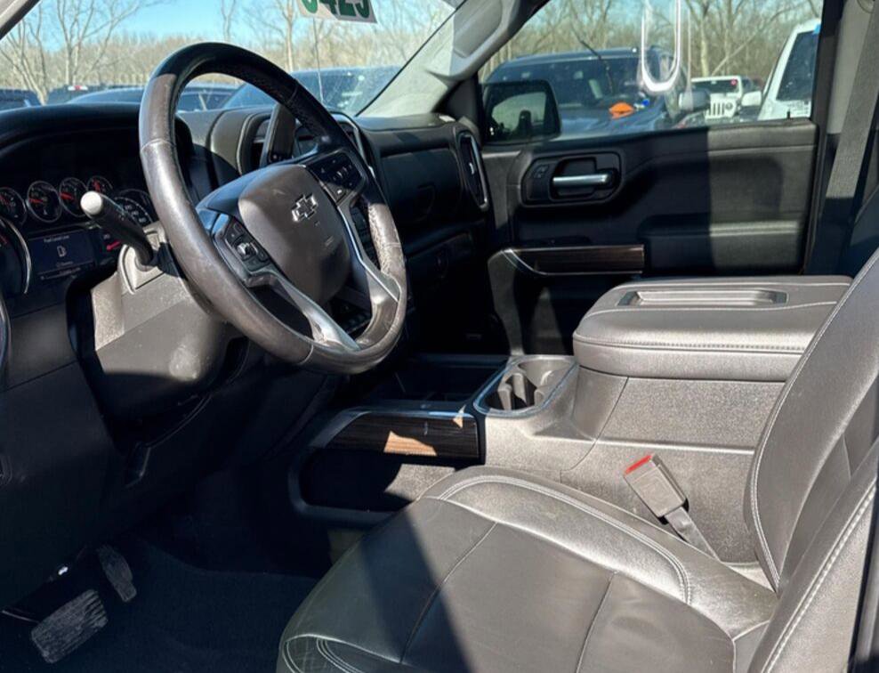 Used 2020 Chevrolet Silverado 1500 LT Trail Boss image 3