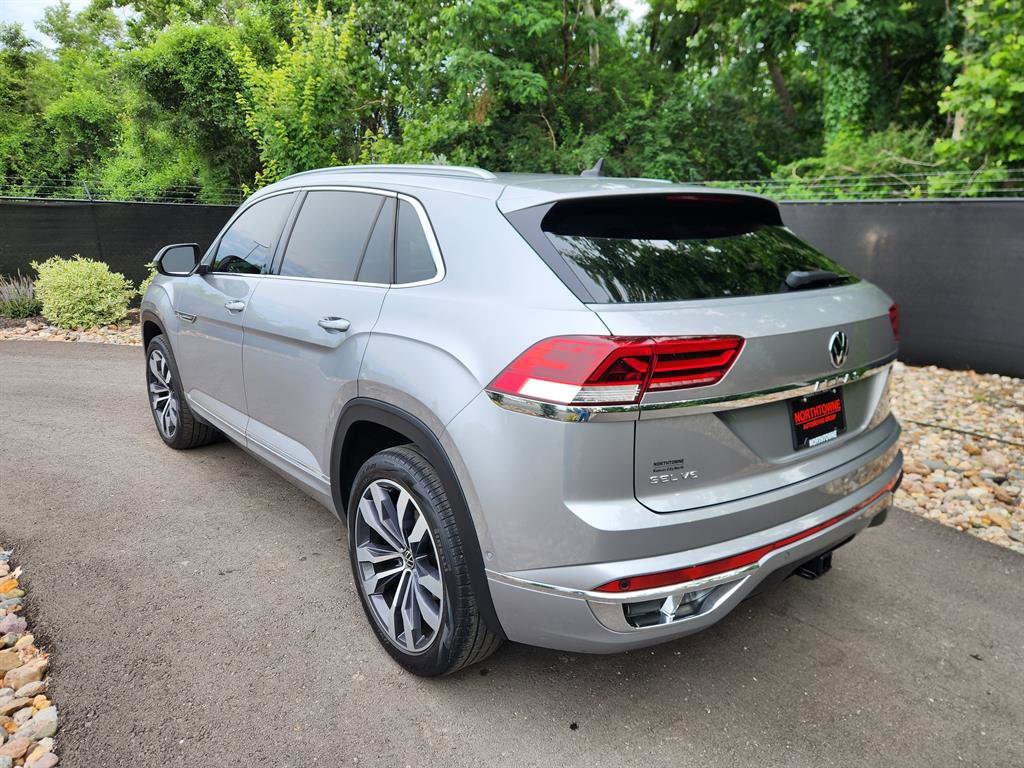Certified 2022 Volkswagen Atlas Cross Sport SEL Premium R-Line image 3
