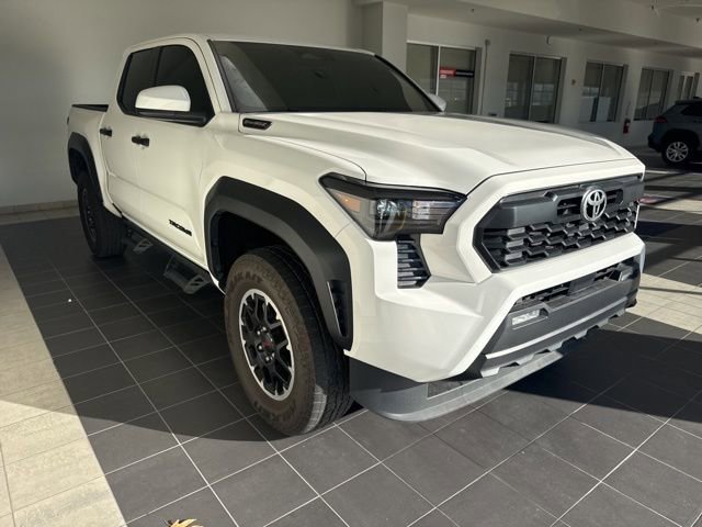 Certified 2025 Toyota Tacoma TRD Off-Road image 3