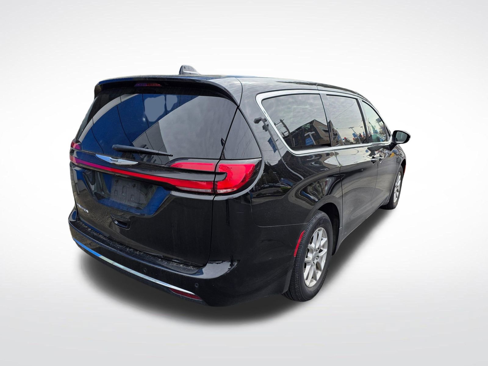 Used 2025 Chrysler Pacifica Select image 5