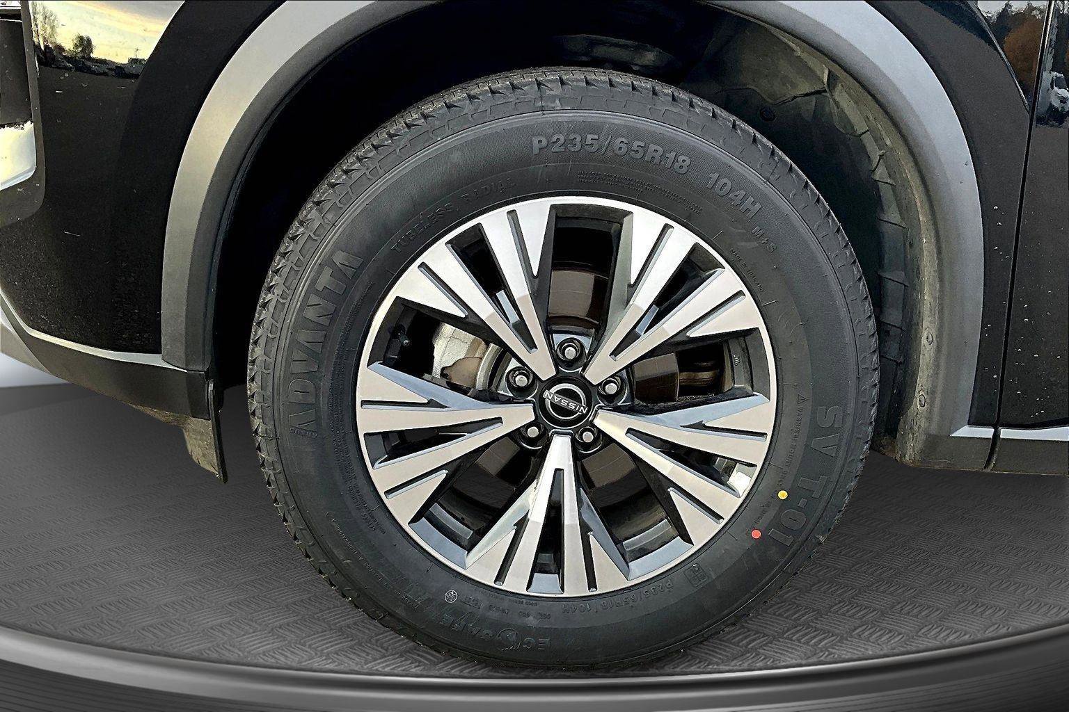 Used 2023 Nissan Rogue SV image 9