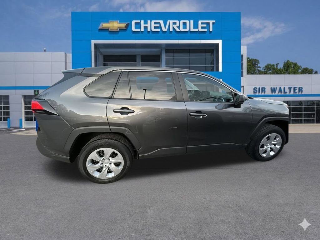 Used 2022 Toyota RAV4 LE image 7