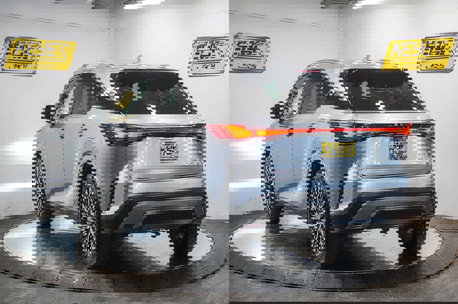 Used 2023 Lexus RX 350 Premium Plus w/ Cold Area Package image 2