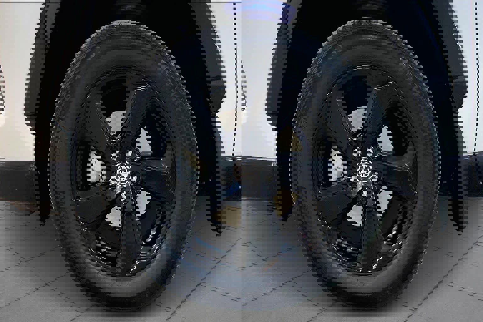 Used 2020 Toyota RAV4 XSE image 10