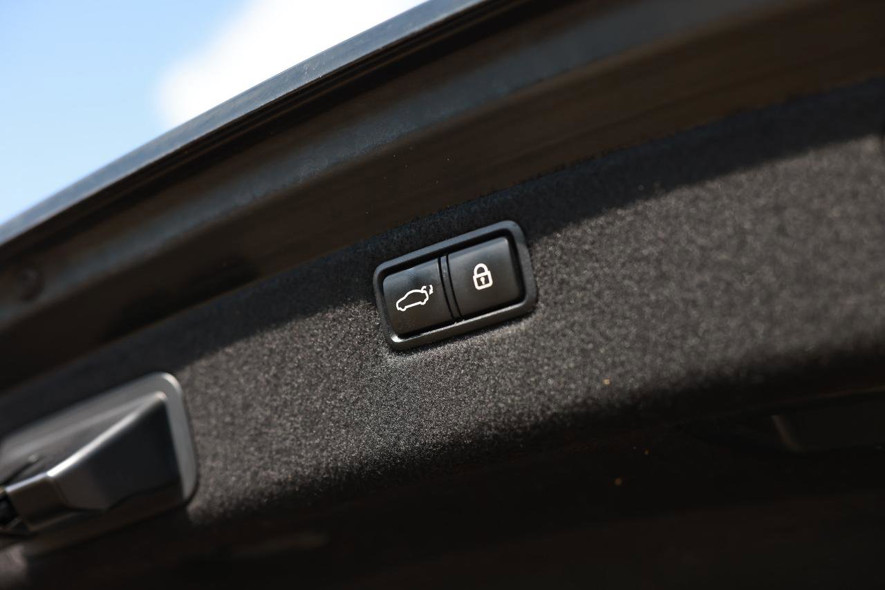 Used 2015 Hyundai Genesis 3.8 w/ Option Group 04 image 26