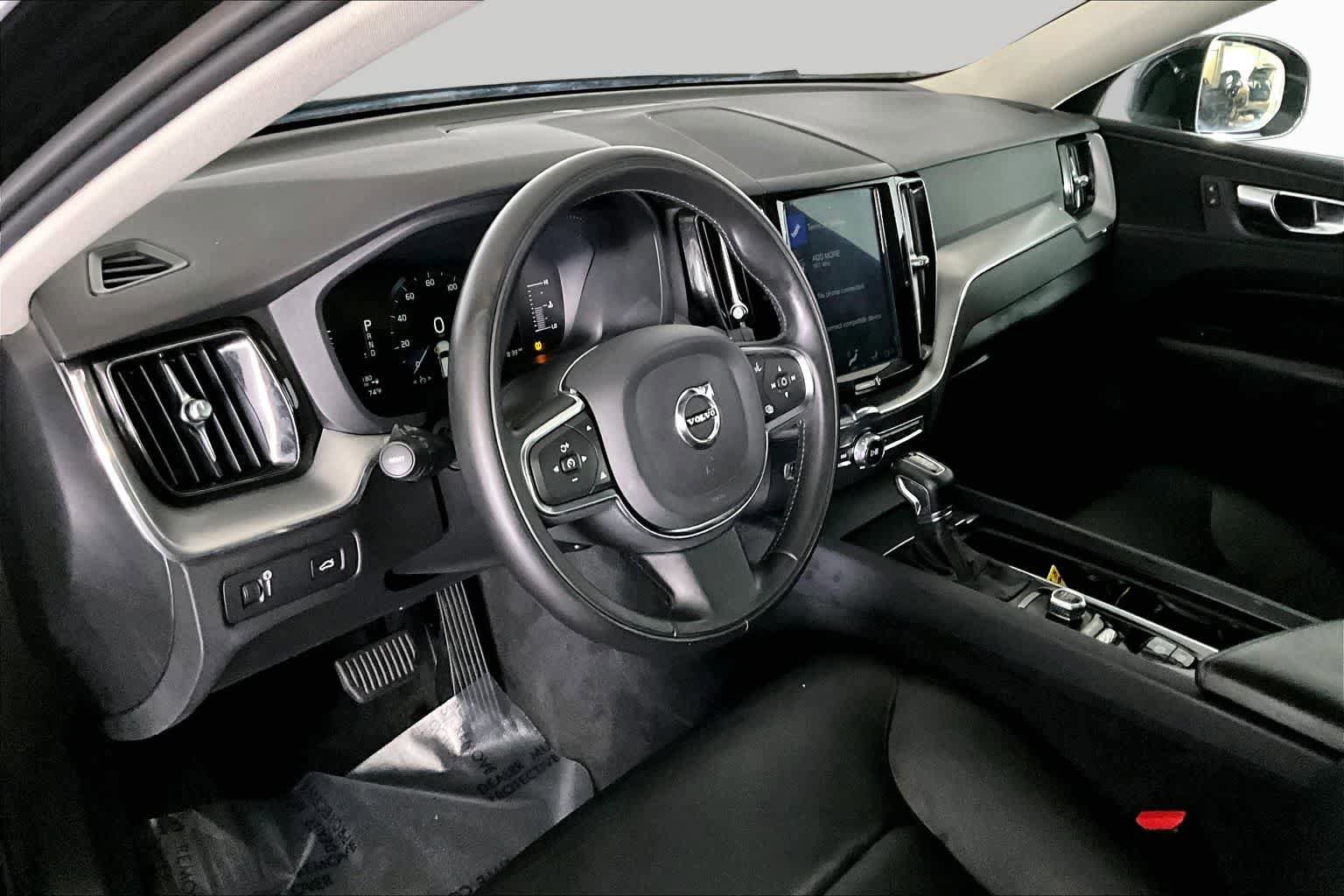 Used 2019 Volvo XC60 T5 Momentum w/ Premium Package AWD/4WD image 18