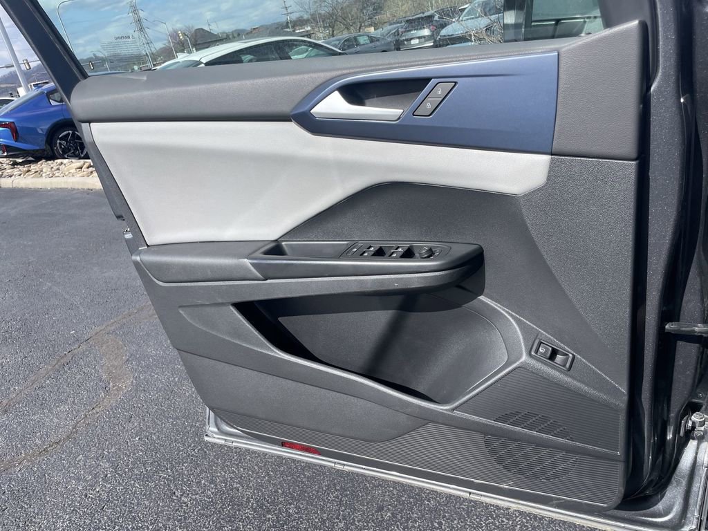 Certified 2022 Volkswagen Taos SE image 18