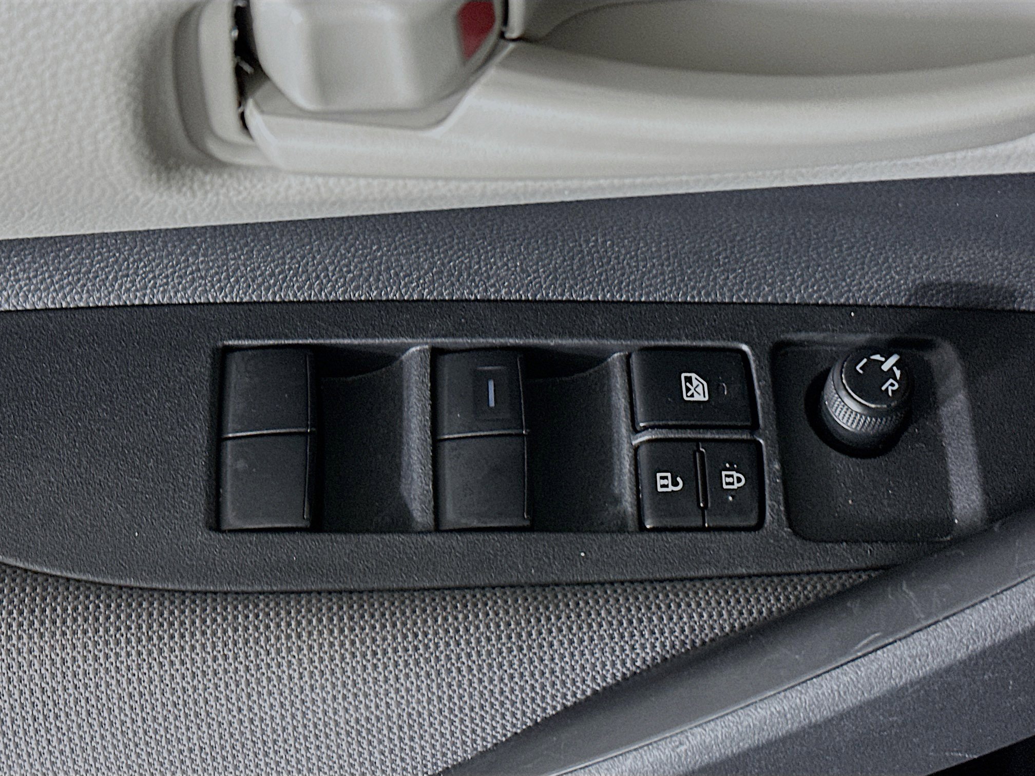 Used 2025 Toyota Corolla LE FWD image 14
