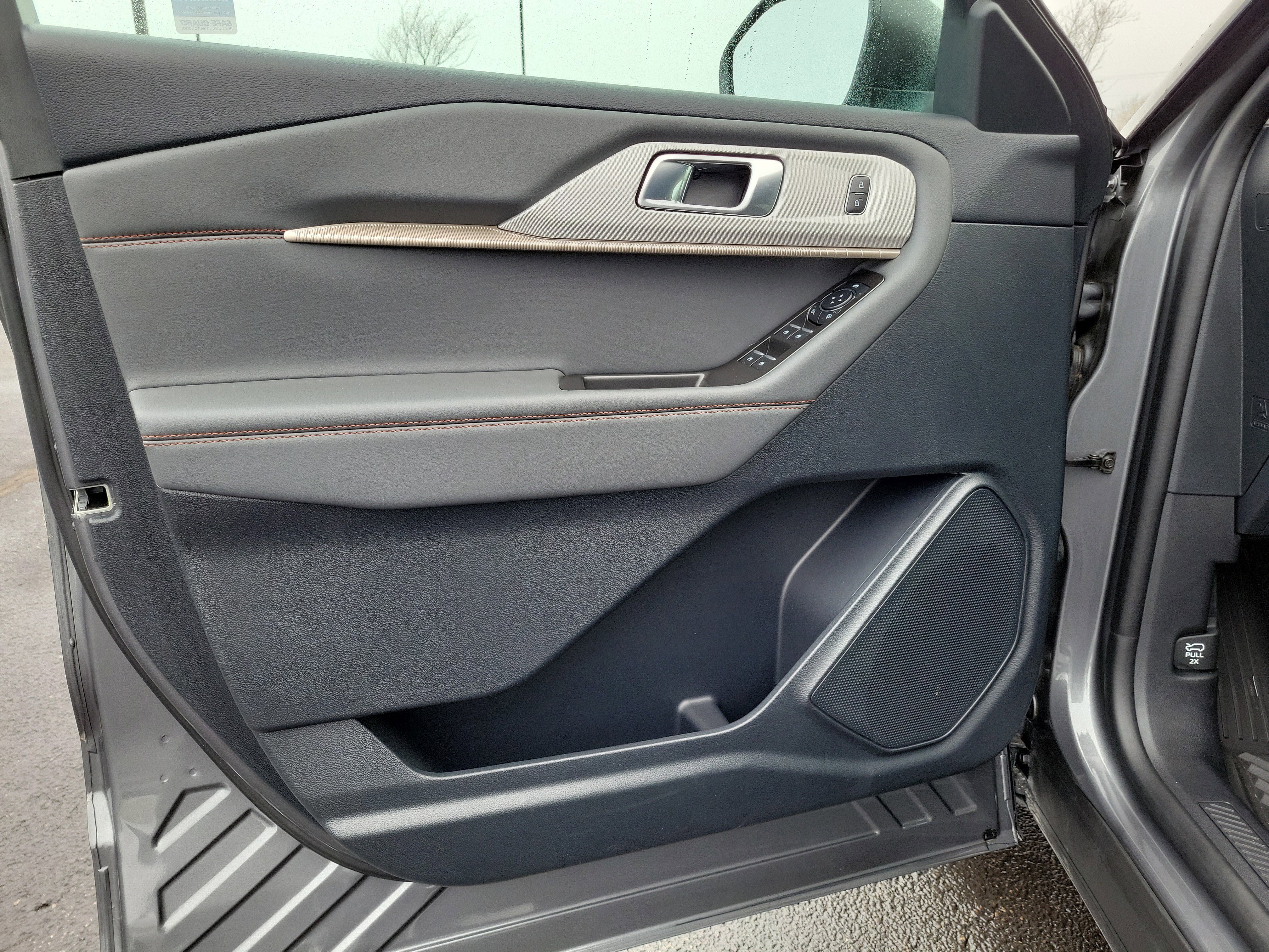 Certified 2025 Ford Explorer Active image 18