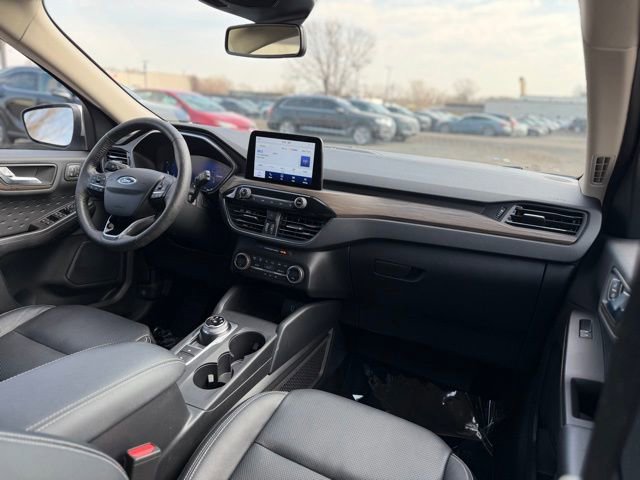 Used 2020 Ford Escape Titanium image 19
