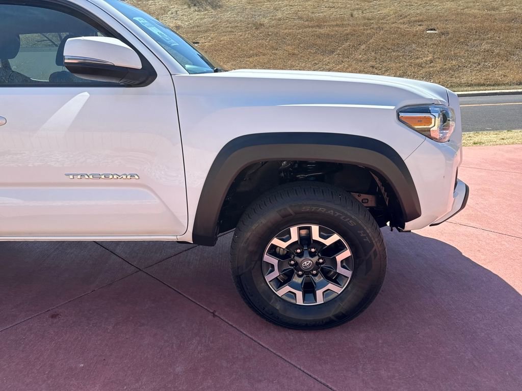 Used 2022 Toyota Tacoma TRD Off-Road w/ Technology Package AWD/4WD image 26