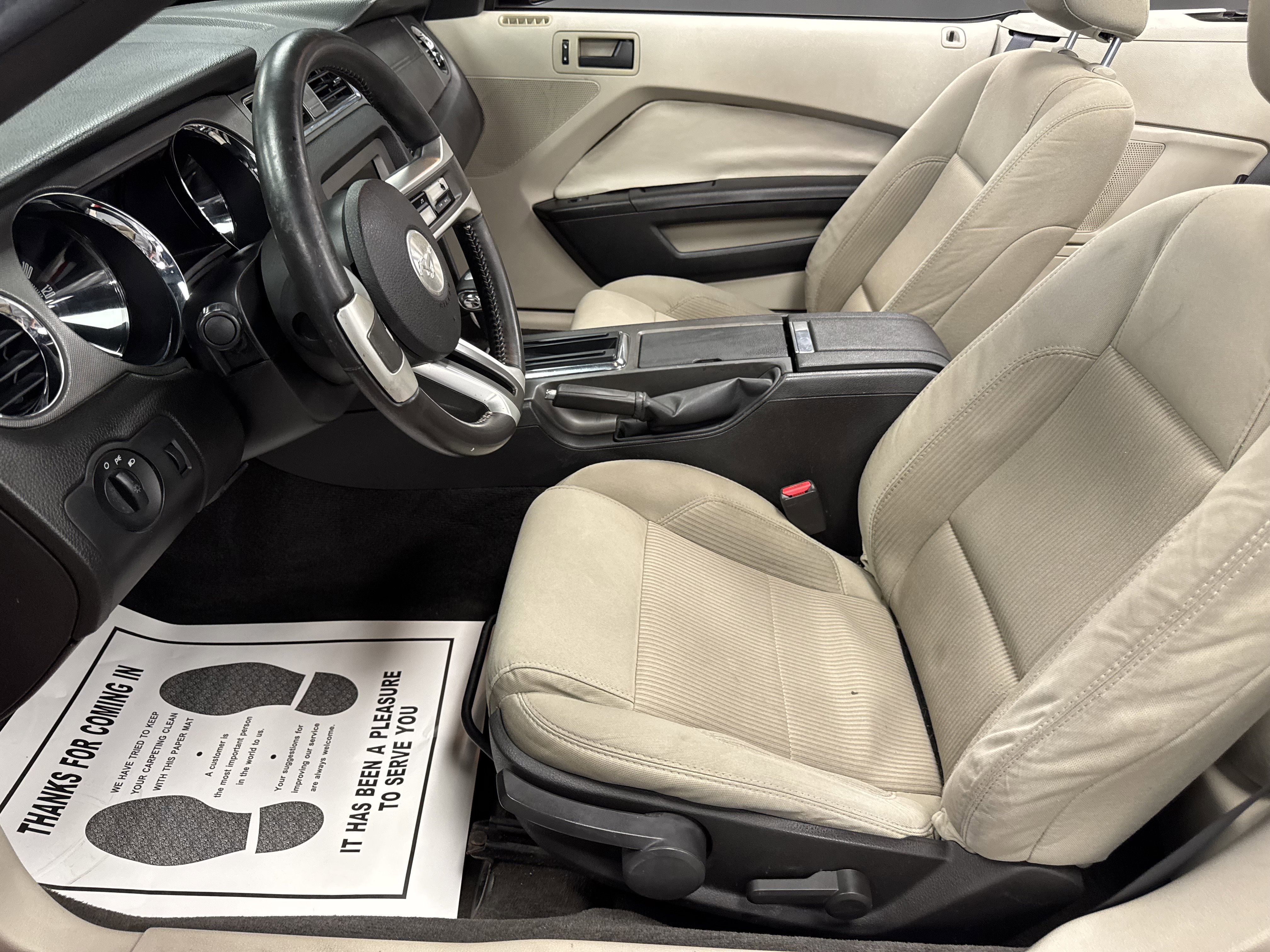 Used 2010 Ford Mustang Convertible image 15